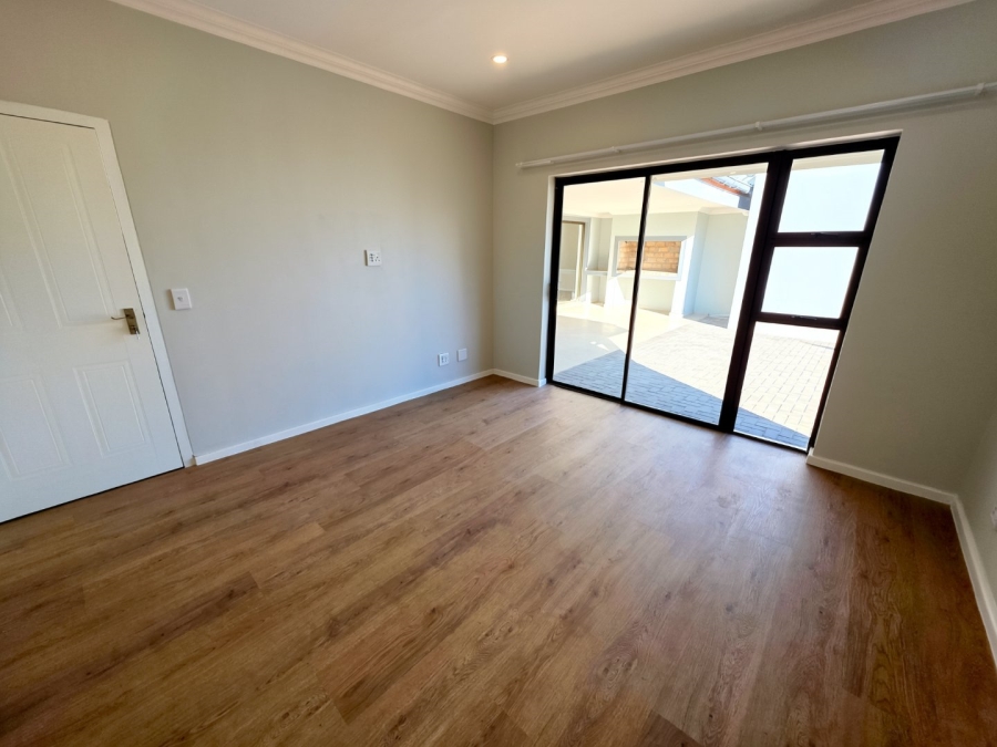 To Let 4 Bedroom Property for Rent in Parklands Western Cape
